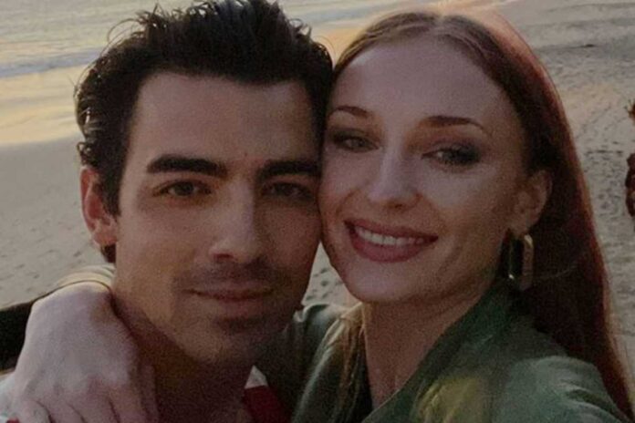 Joe Jonas E Sophie Turner Iniciam Guerra Pelas Filhas Midia Exata