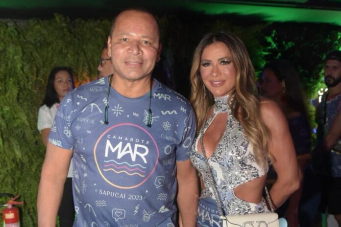 Neymar da Silva Santos com a namorada, Mariane Bernardes