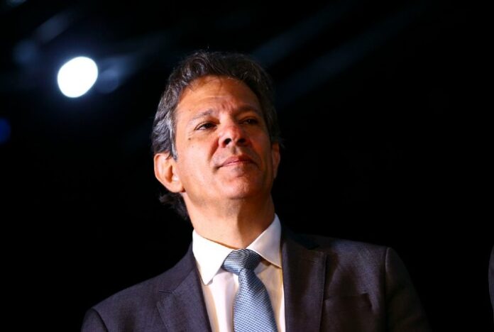 Arcabouço fiscal de Haddad tem apoio da Câmara e pode abrir espaço para corte de juros, diz Lira