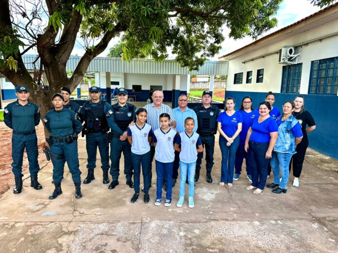 Comandante do 5°BPM visita a Escola Cívico Militar em Rio Verde de MT/MS