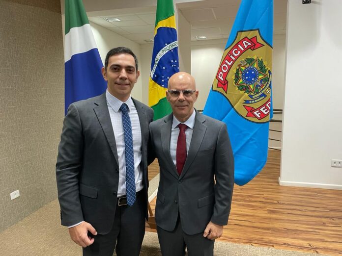 Delegado-Geral da Polícia Civil prestigia posse do novo superintendente da Polícia Federal