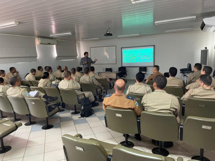 Delegado da Polícia Civil ministra palestra para o Corpo de Bombeiros