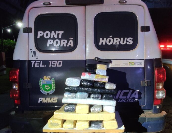 PM apreende maconha no interior de ônibus e prende autor