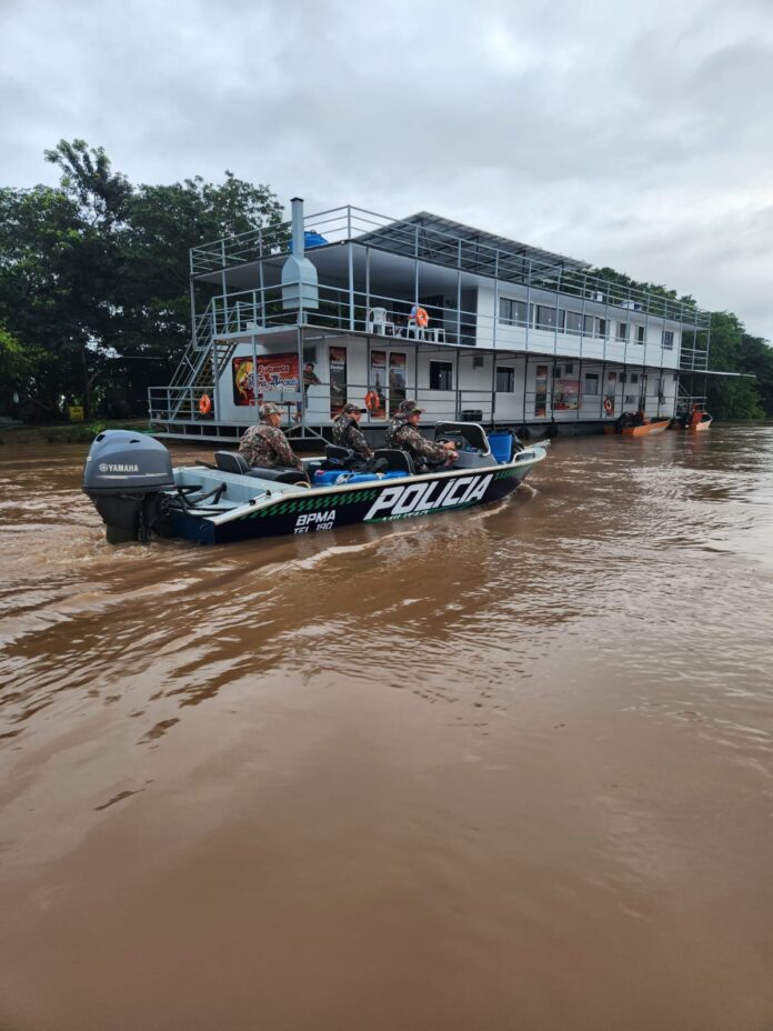 PMA de Coxim fiscaliza 22 lanchas de grande porte e embarcações de pesca amadora e profissional, 67 pescadores e apreende petrechos ilegais em 150 km no rio Taquari