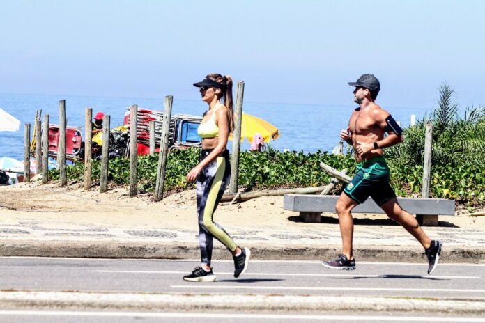 patrícia poeta na praia