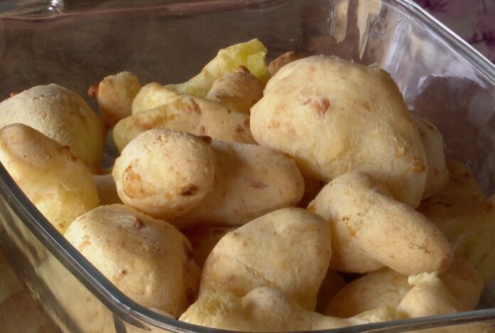 Agroindústria de pão de queijo é alternativa de renda para agricultora familiar em Bom Despacho