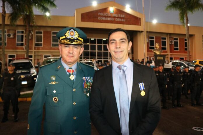 Delegado-Geral da Polícia Civil é condecorado pela Polícia Militar, com medalha Tiradentes