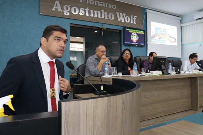 Delegado da Polícia Civil participa de sessão extraordinária na Câmara de Aral Moreira, para discutir segurança nas escolas