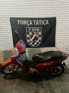 Dupla é presa por receptação após fugir da Polícia Militar em motocicleta com registro de furto/roubo em Dourados