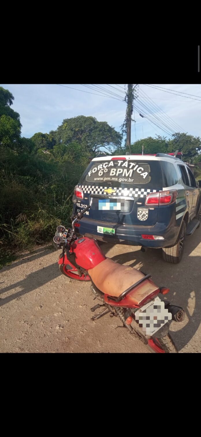 Força Tática de Corumbá encontra motocicleta abandonada