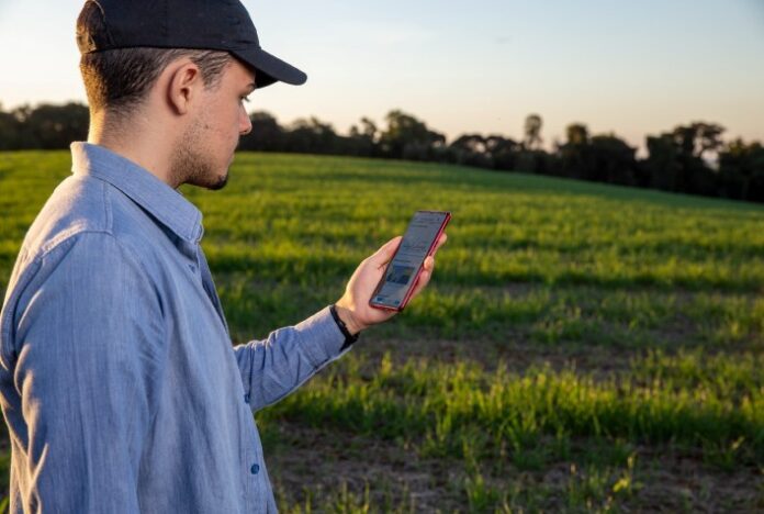 Hexagon lança aplicativo e apresenta tecnologias para fabricantes e produtores na Agrishow 2023