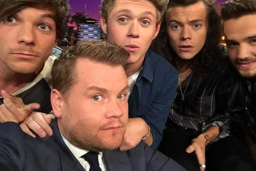 James Corden com os cantores do One Direction