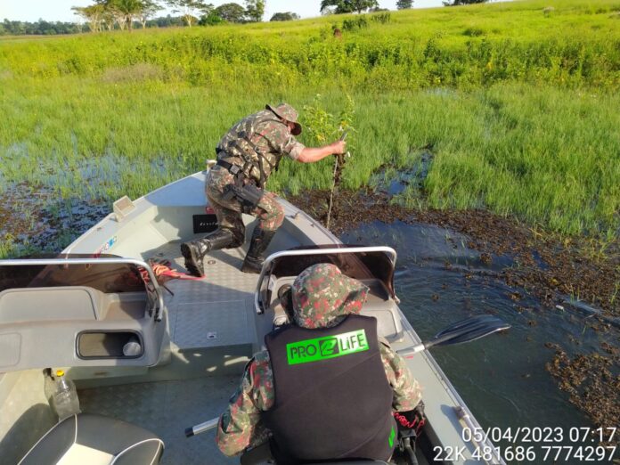 PMA de Dourados e Aparecida do Taboado fiscalizam 52 barcos, 153 pescadores e apreendem 12 redes de pesca, quatro espinheis com 80 anzóis e 35 anzóis de galho