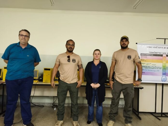 Polícia Civil participa de acolhida em escola de Campo Grande