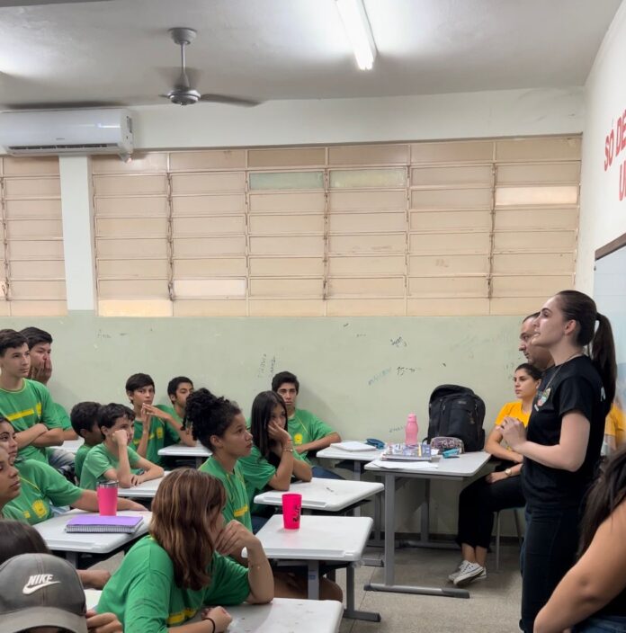 Polícia Civil realiza ações preventivas em escolas de Anastácio