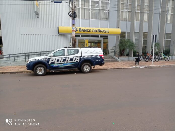 Polícia Militar realiza policiamento na área comercial de Coxim