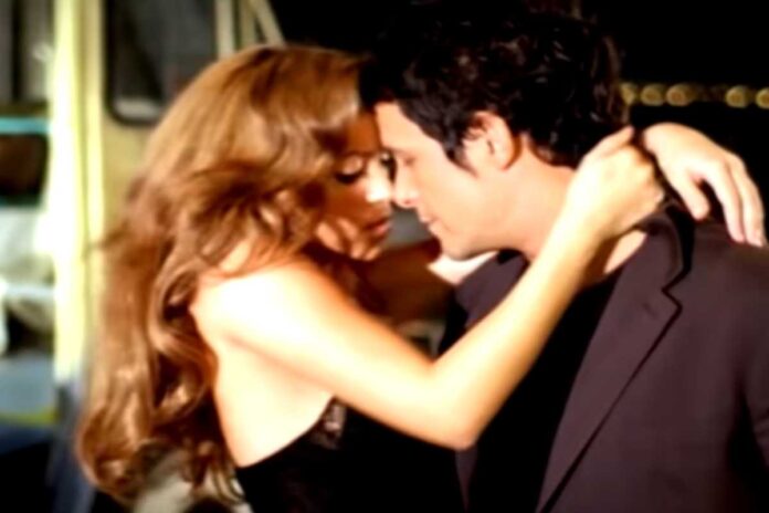 Shakira e Alejandro Sanz em clipe musical