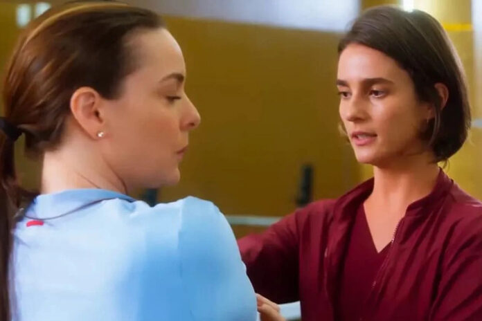 Clara (Regiane Alves) e Helena (Priscila Steinman) em Vai Na Fé