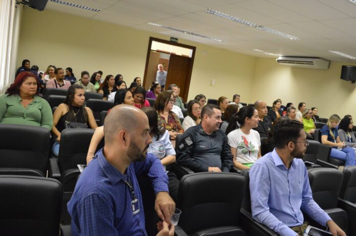 Comandante do 5º BPM participa de palestra sobre prevenção ao abuso sexual e exploração sexual em Coxim