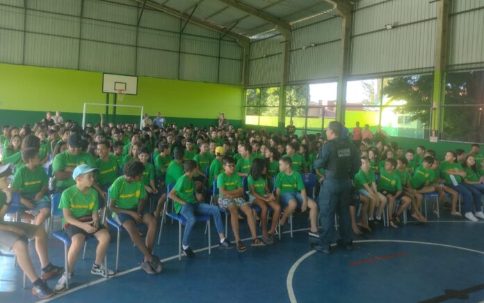 Em Bataguassu, Polícia Militar participa de palestra em alusão a Campanha Maio Amarelo 2023.