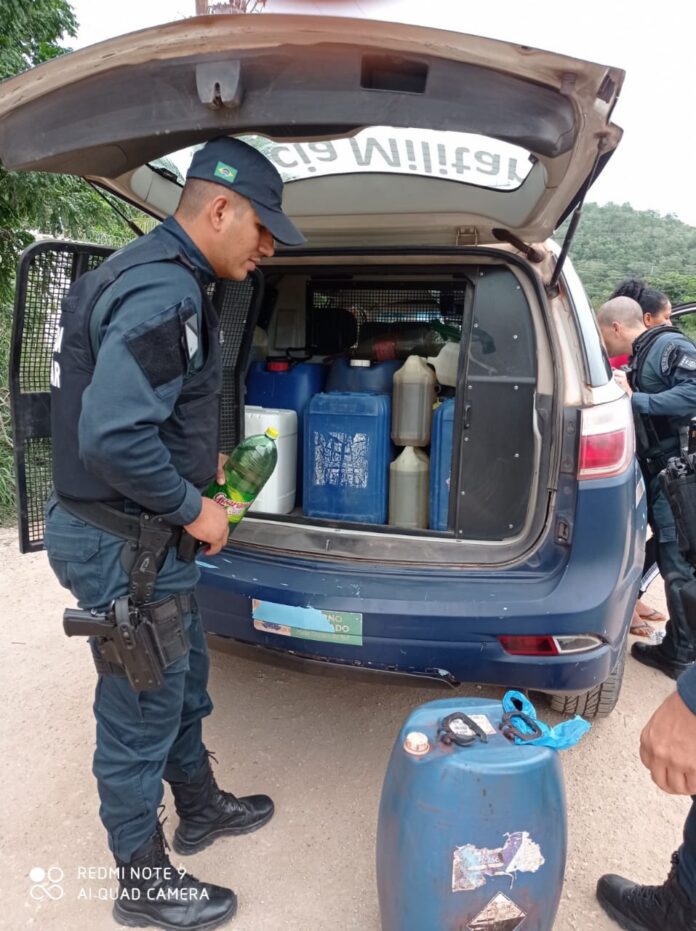 Polícia Militar Ambiental autua estudante de 30 anos por armazenamento e comercialização ilegal de combustível contrabandeado da Bolívia detida pela PM do 6º Batalhão