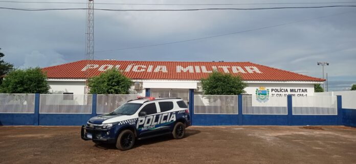 Polícia Militar de Ivinhema prende homem por violação de domicílio e ameaça