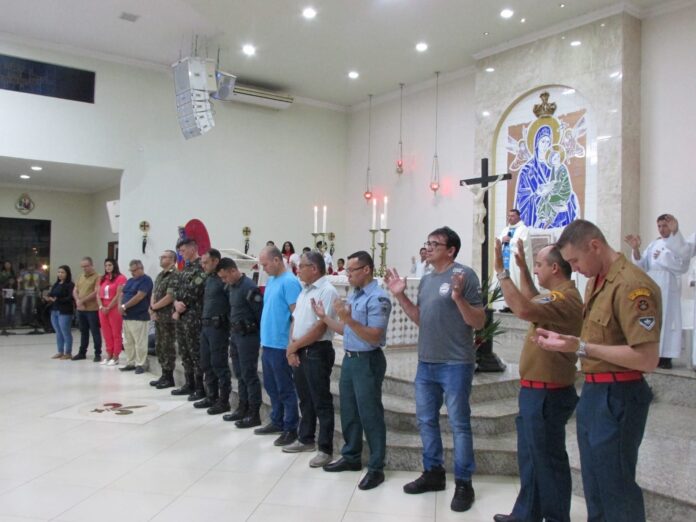 Polícia Militar participa da missa em homenagem aos militares na festa da Igreja Perpétuo Socorro em Coxim