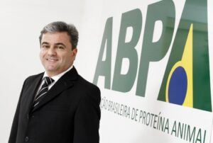 Exportações de genética avícola dobram em 2023, aponta ABPA