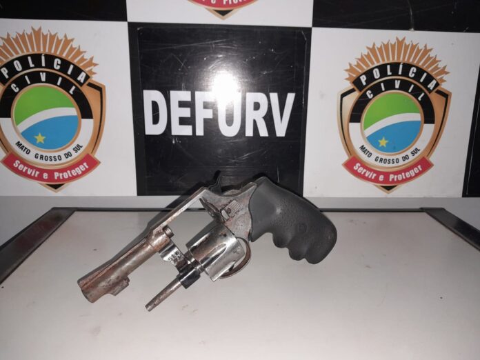 Polícia Civil apreende arma de fogo usada durante reação a um roubo de veículo em Campo Grande