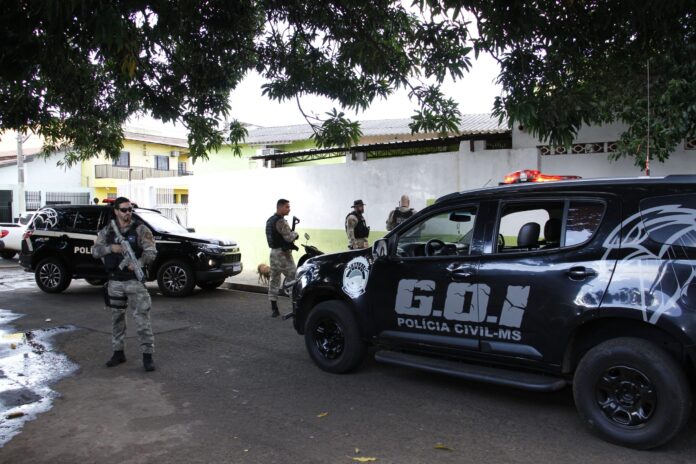 Polícia Civil prende dois indivíduos por tráfico de drogas próximo a escola em Campo Grande