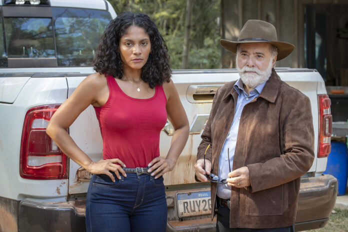 Aline (Barbara Reis) e Antônio (Tony Ramos) em Terra e Paixão