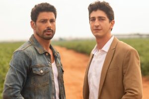 Caio (Cauã Reymond) e Daniel (Jhonny Massaro) em cena de Terra e Paixão