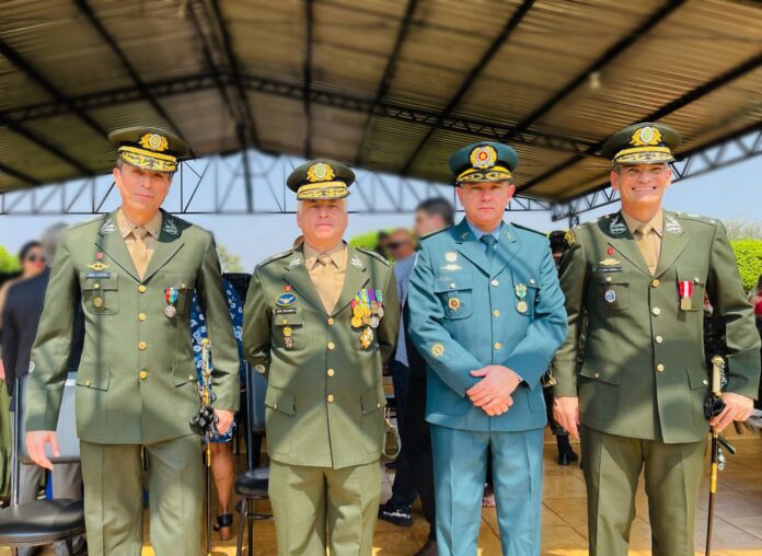 Comandante-Geral da PMMS recebe Medalha do Exército Brasileiro em solenidade no CMO