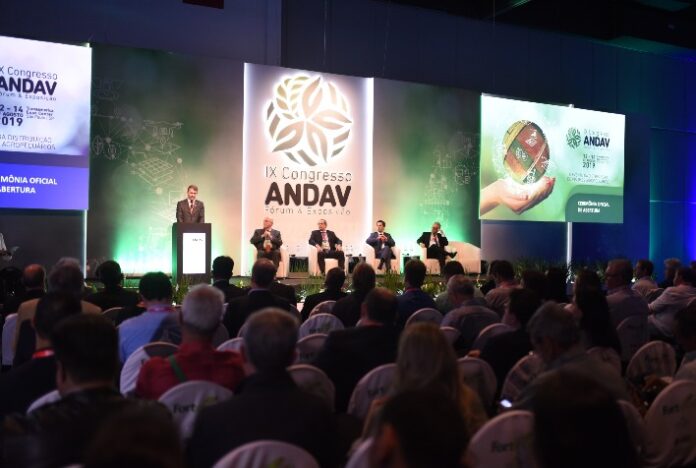 Painel do Congresso Andav reúne lideranças internacionais para debater o cenário da distribuição de insumos