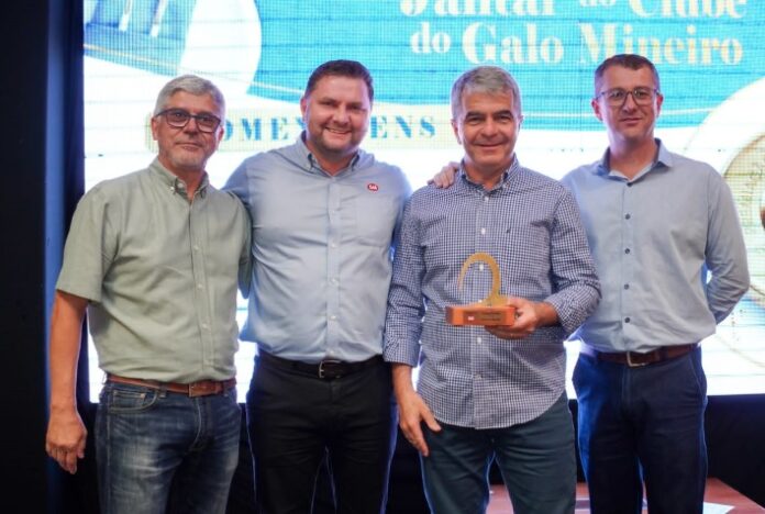 Cobb-Vantress premia Granja Brasília por melhor produção de ovos por fêmea alojada em MG