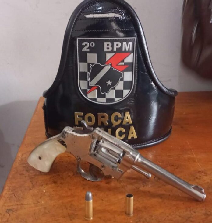 PMMS de Três Lagoas prende autor de porte de arma de fogo e disparo de arma de fogo