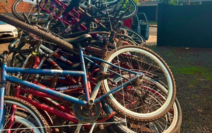 Polícia Civil promove doação de bicicletas à Instituição que constrói cadeiras de rodas para esportistas Paralímpicos em Dourados