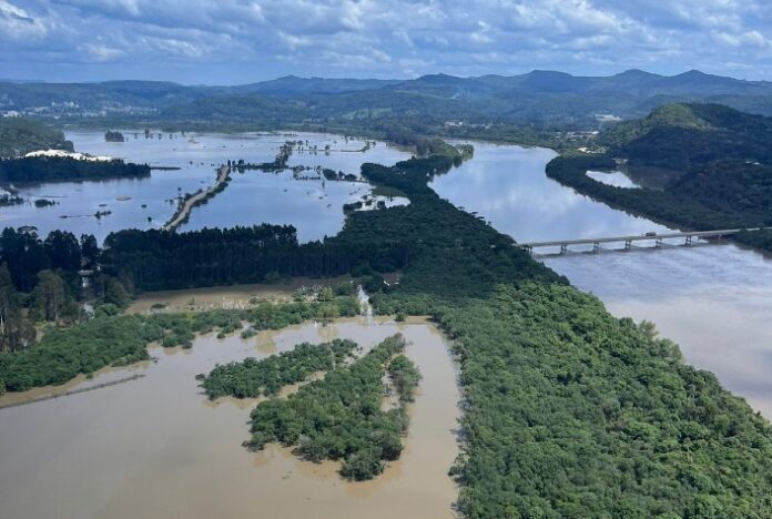 No Paraná, 70 municípios são afetados pela chuva; agronegócio avalia impactos