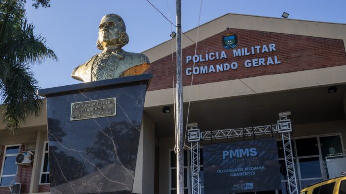 PMMS homenageia autoridades em solenidade de Outorga da Medalha Tiradentes