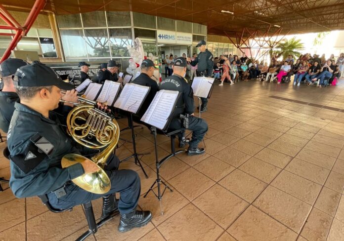 Corpo Musical da PMMS emociona mães durante apresentação no HRMS