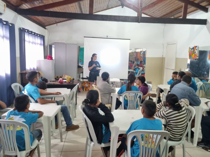 Polícia Militar realiza palestra sobre Maio Laranja para alunos do Patrulha Mirim do Trânsito em Coxim