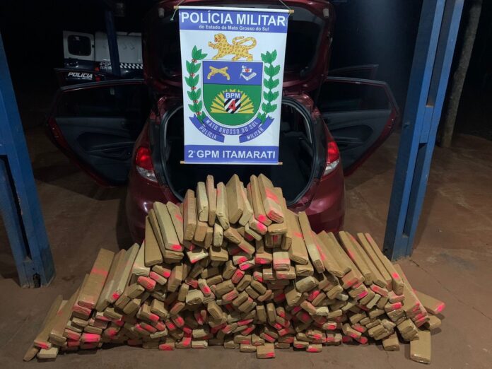 Polícia Militar de Nova Itamarati apreende  maconha e prende foragido da justiça