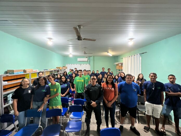 PMMS em Ladário Promove Palestra Educativa sobre Violência Doméstica na Escola Leme do Prado