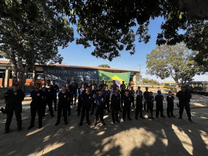 Patrulha Mirim do Trânsito visita 47º Batalhão de Infantaria em comemoração ao Dia do Soldado de Coxim