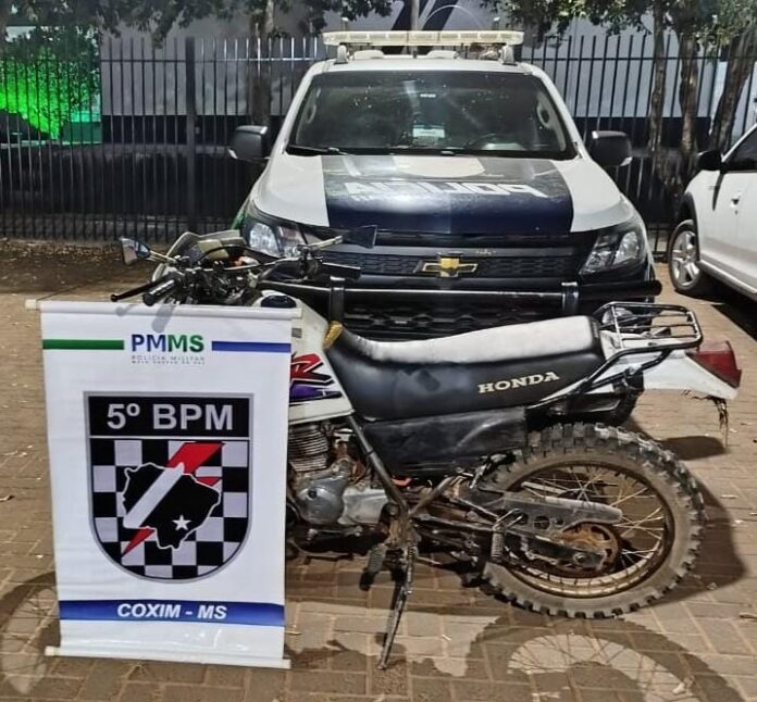 Polícia Militar prende jovem por direção perigosa e apreende moto irregular em Coxim