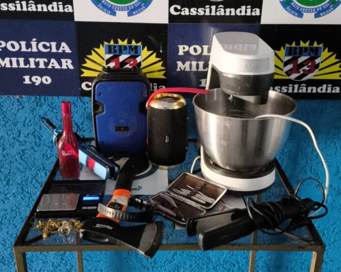 Em Cassilândia, Polícia Militar recupera produtos furtados e prende três indivíduos por cometerem tráfico de drogas e receptação