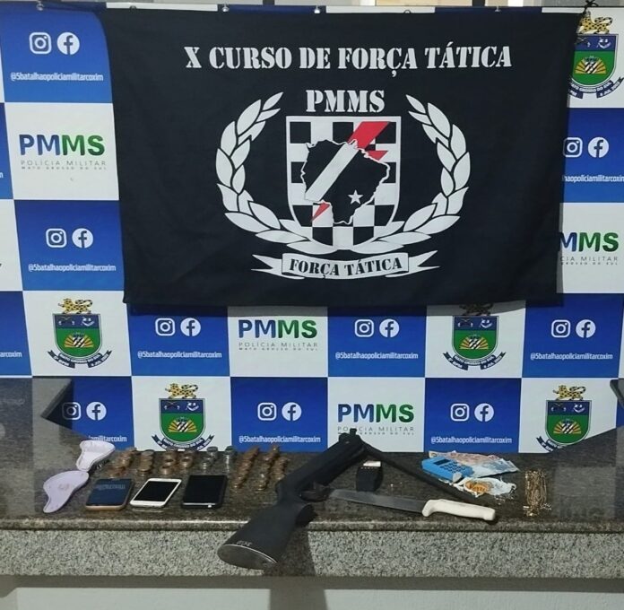 Polícia Militar prende jovem por tráfico de drogas, posse ilegal de arma e resistência, durante estágio operacional do X curso de Força Tática  em Coxim